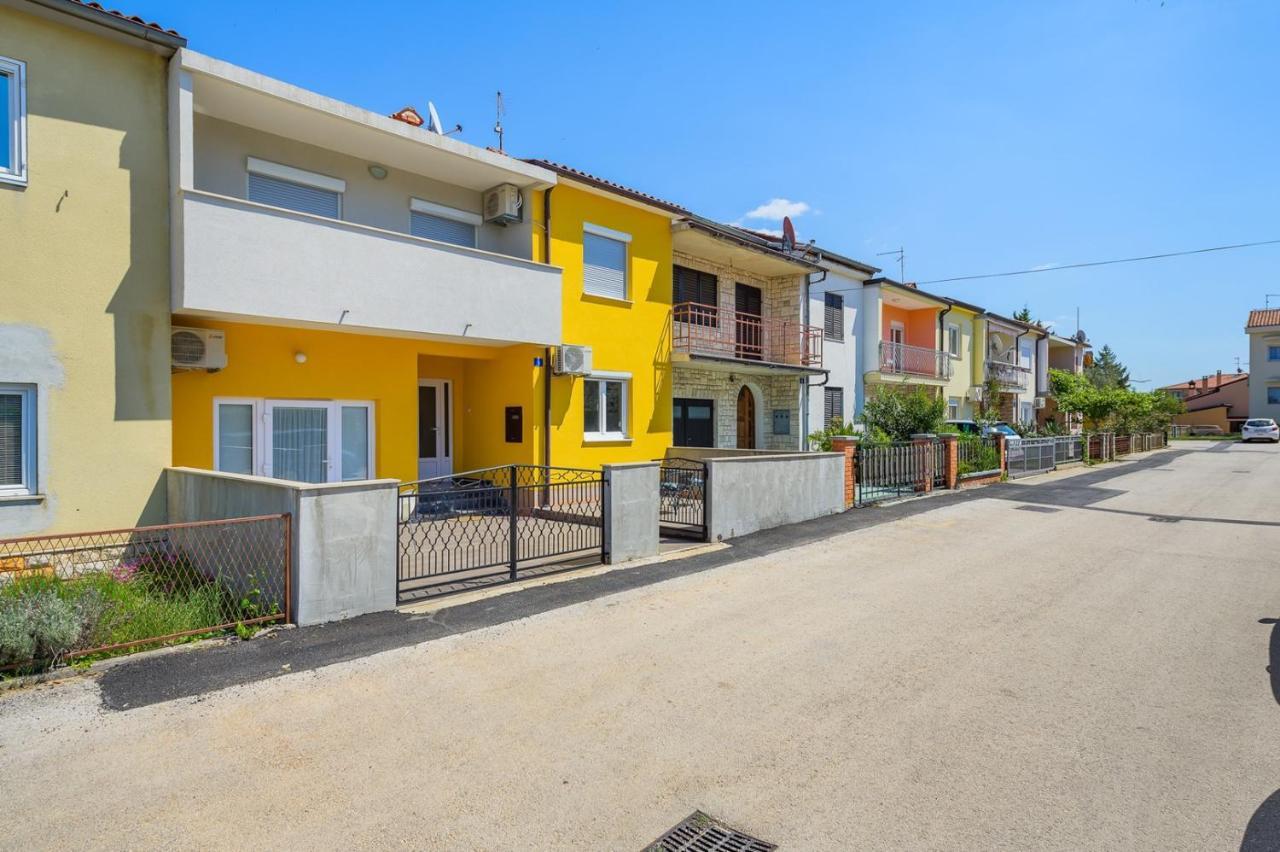 House With Apartments Mila 乌马格 外观 照片